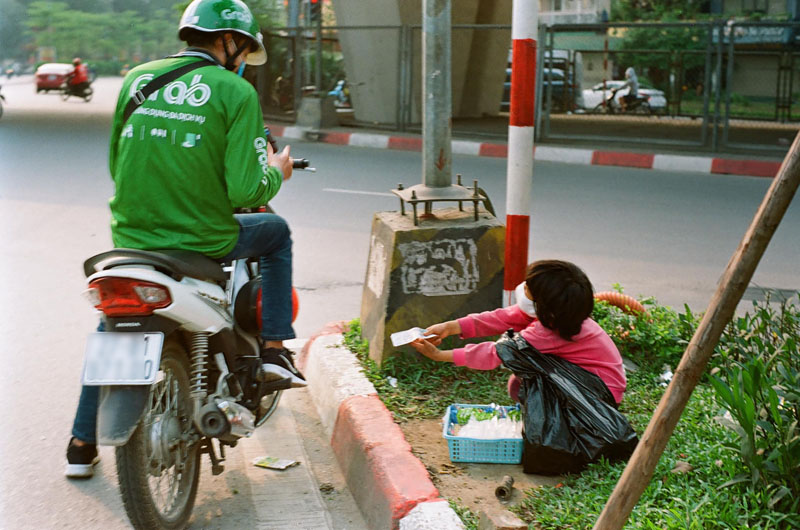 loi dung tre em ban hang rong de kiem tien loi dung tre em ban hang rong de kiem tien