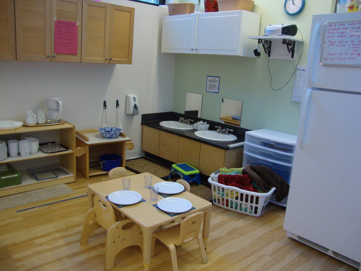 Môi trường giáo dục và dụng cụ cần chuẩn bị theo Phương pháp Montessori