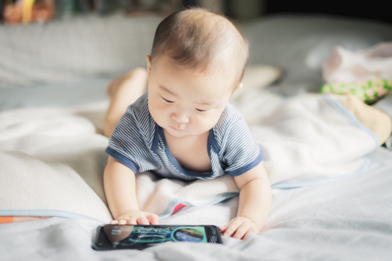 Trẻ sơ sinh bị tự kỷ