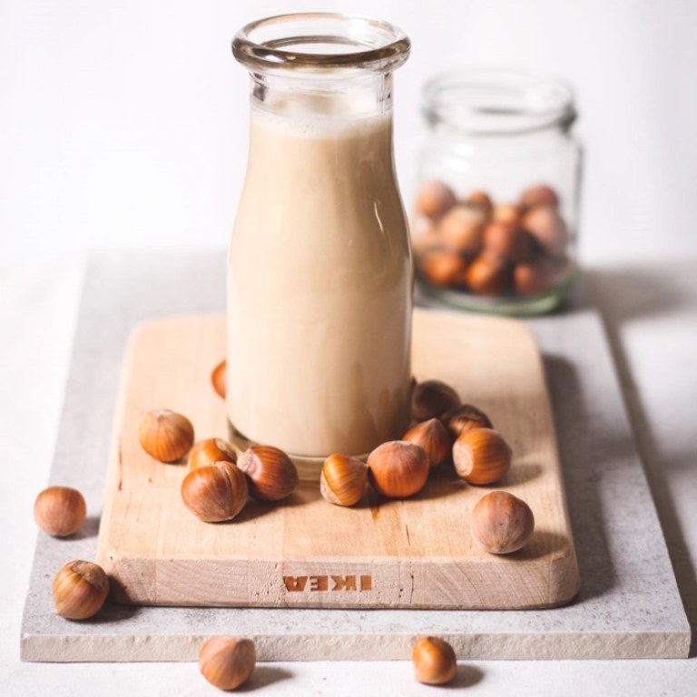 Trẻ tự kỷ nên uống sữa gì
