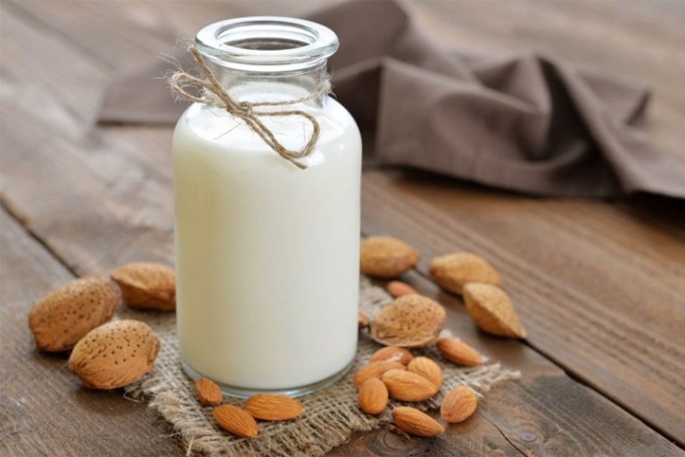 Trẻ tự kỷ nên uống sữa gì