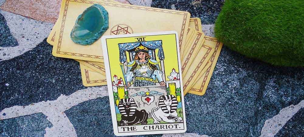 Ý nghĩa lá King of Pentacles Bí mật ẩn sau bộ bài Tarot